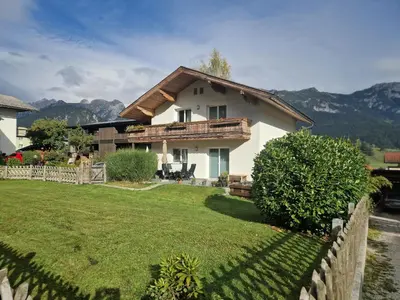 Ein allgemeiner Bergblick oder ein Berglick von der Ferienwohnung aus