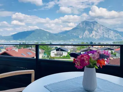 Ein allgemeiner Bergblick oder ein Berglick von der Ferienwohnung aus