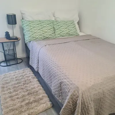Ein Bett oder Betten in einem Zimmer der Unterkunft St Georgen im Attergau ein Zimmer Wohnung