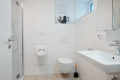 Ein Badezimmer in der Unterkunft Mitzis Stubn Apartments - pets no extra cost - Bad Goisern - 24-hour self check-in
