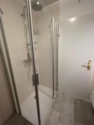 Ein Badezimmer in der Unterkunft Charmante Wohnung in Gmunden, 1min zum See