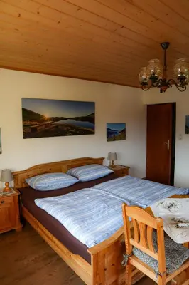 Ein Bett oder Betten in einem Zimmer der Unterkunft Ferienwohnung Trisselwand