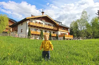 Kinder, die in der Unterkunft AmadéLodge übernachten