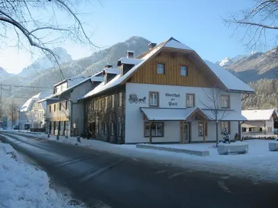 Ein allgemeiner Bergblick oder ein Berglick von des Gasthauses aus