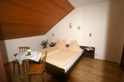 Ein Bett oder Betten in einem Zimmer der Unterkunft Gasthof zur Post