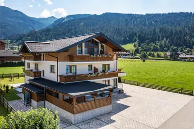 Ein allgemeiner Bergblick oder ein Berglick von der Ferienwohnung aus