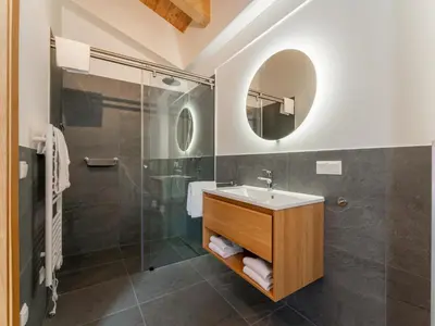 Ein Badezimmer in der Unterkunft Grebenzen Lodge Starnberg 60B