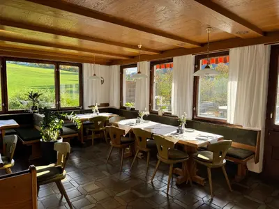 Ein Restaurant oder anderes Speiselokal in der Unterkunft Pension Sonneck