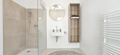 Ein Badezimmer in der Unterkunft Luxus-Apartment in historischer Villa, Balkon & Lift, Nähe Therme Bad Hall
