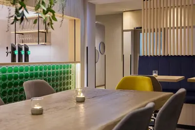 Ein Sitzbereich in der Unterkunft Hotel UND - smart alpine stay