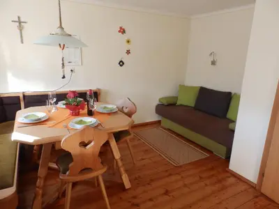 Ein Sitzbereich in der Unterkunft Urlaub am Kräutlhof in Mariapfarr