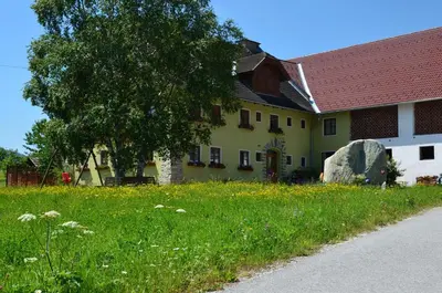 Ein Garten an der Unterkunft Urlaub am Kräutlhof in Mariapfarr