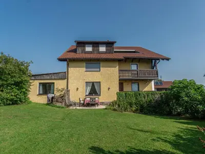 Ein Garten an der Unterkunft Apartment Carla by Interhome