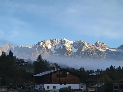 Ein allgemeiner Bergblick oder ein Berglick von der Ferienwohnung aus