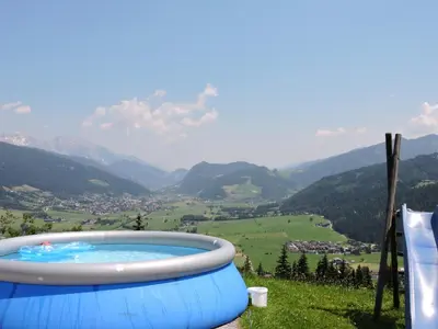 Ein allgemeiner Bergblick oder ein Berglick von der Ferienwohnung aus
