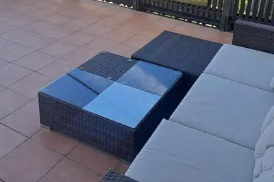 Ein Sitzbereich in der Unterkunft Ferienwohnung direkt am See 2