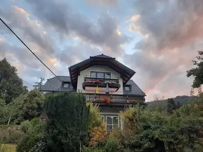 Das Gebäude in dem sich die Ferienwohnung befindet