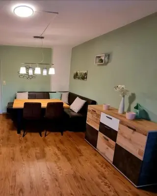 Ein Bett oder Betten in einem Zimmer der Unterkunft Ferienwohnung direkt am See 1