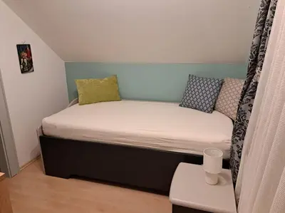 Ein Bett oder Betten in einem Zimmer der Unterkunft Ferienwohnung direkt am See 3