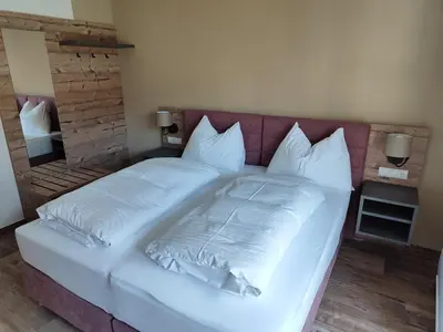 Ein Bett oder Betten in einem Zimmer der Unterkunft Hotel-Bad Goisern
