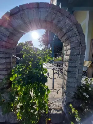 Ein Garten an der Unterkunft Haus Morgensonne im Steyrtal