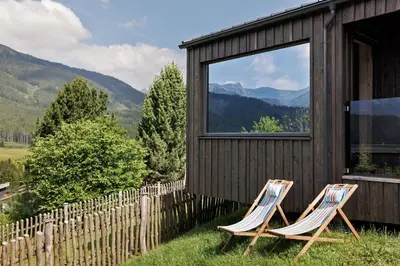 Ein allgemeiner Bergblick oder ein Berglick von der Ferienwohnung aus