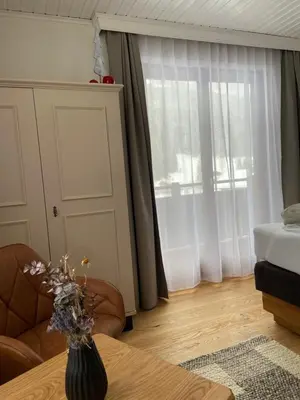 Ein Sitzbereich in der Unterkunft Zirbis Bergzauber