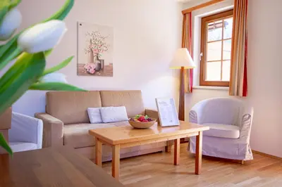 Ein Sitzbereich in der Unterkunft Appartements Stranach
