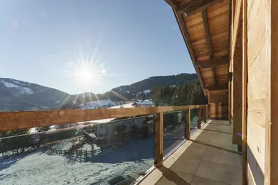 Ein allgemeiner Bergblick oder ein Berglick von des Chalets aus