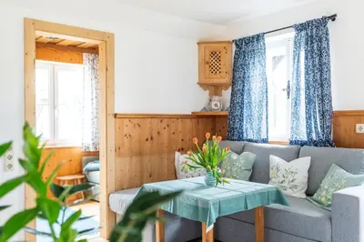 Ein Sitzbereich in der Unterkunft Ferienwohnung Kino
