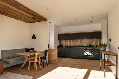 Küche/Küchenzeile in der Unterkunft Chalets Almadel by Schladmingurlaub