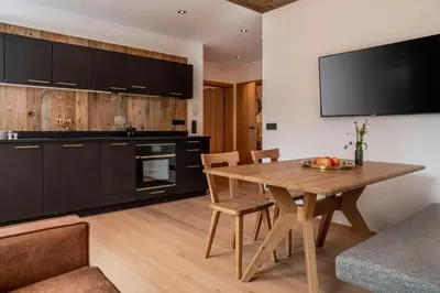 Küche/Küchenzeile in der Unterkunft Chalets Almadel by Schladmingurlaub