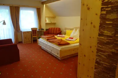 Ein Sitzbereich in der Unterkunft Edelsteinhotel Guniwirt