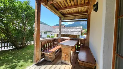 Ein allgemeiner Bergblick oder ein Berglick von des Ferienhauses aus