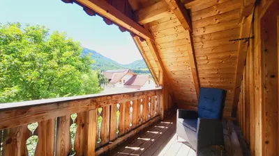 Ein allgemeiner Bergblick oder ein Berglick von des Ferienhauses aus