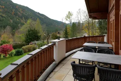 Ein allgemeiner Bergblick oder ein Berglick von des Ferienhauses aus