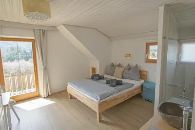Ein Bett oder Betten in einem Zimmer der Unterkunft Haus zum schlafenden Riesen