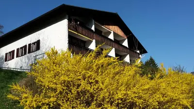 Das Gebäude in dem sich die Ferienwohnung befindet