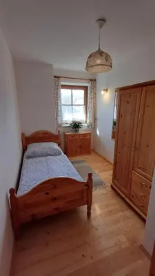 Ein Bett oder Betten in einem Zimmer der Unterkunft Prandhof Himmelbettwohnung