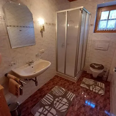 Ein Badezimmer in der Unterkunft Prandhof Himmelbettwohnung