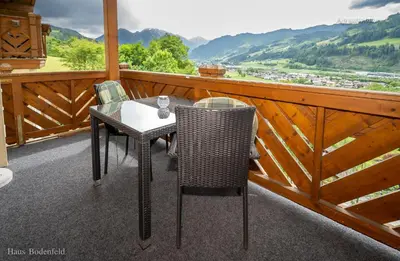Ein allgemeiner Bergblick oder ein Berglick von der Ferienwohnung aus