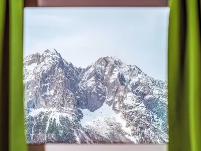 Ein allgemeiner Bergblick oder ein Berglick von der Ferienwohnung aus