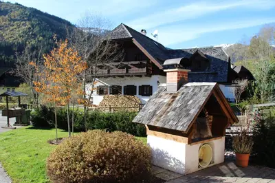 Ein allgemeiner Bergblick oder ein Berglick von des Ferienhauses aus