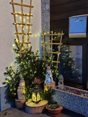 Ein Garten an der Unterkunft Privatzimmer Pendl