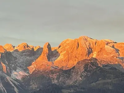 Ein allgemeiner Bergblick oder ein Berglick von der Ferienwohnung aus