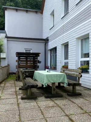 Das Gebäude in dem sich das Gasthaus befindet