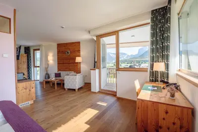 Ein allgemeiner Bergblick oder ein Berglick von des Hotels aus