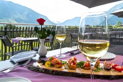 Ein allgemeiner Bergblick oder ein Berglick von des Hotels aus