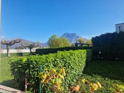Ein allgemeiner Bergblick oder ein Berglick von der Ferienwohnung aus