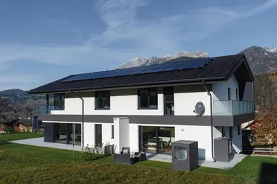 Ein allgemeiner Bergblick oder ein Berglick von der Ferienwohnung aus